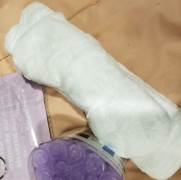 LED Rose Candle, Headband & Keychain Bundle - Picture 9 of 11